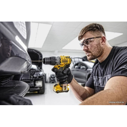 Ударная дрель-шуруповерт DeWalt DCD706D2-QW (с 2-мя АКБ, кейс)