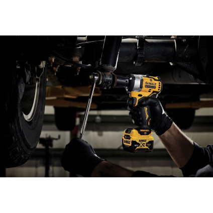 Гайковерт DeWalt DCF903P2 (с 2-мя АКБ, кейс)