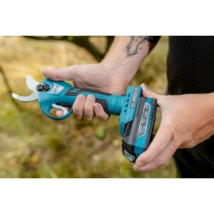 Секатор Dedra DED7177 (без АКБ)