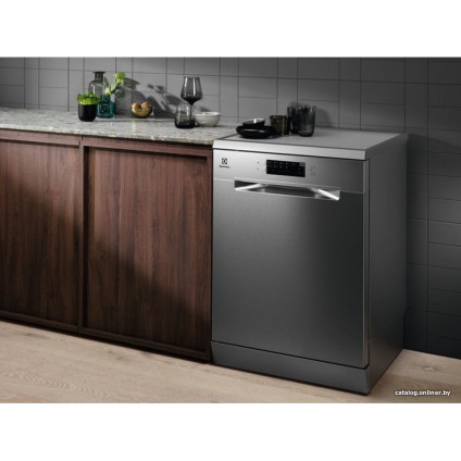 Отдельностоящая посудомоечная машина Electrolux ESM48320SX