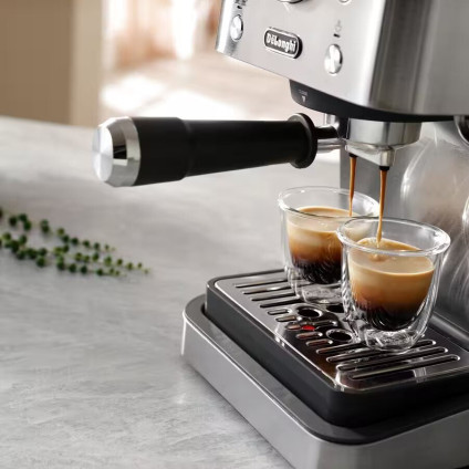 Рожковая кофеварка DeLonghi Classic EM450.M