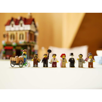 Конструктор LEGO Icons 10350 Тюдоровский угол
