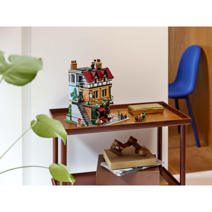 Конструктор LEGO Icons 10350 Тюдоровский угол