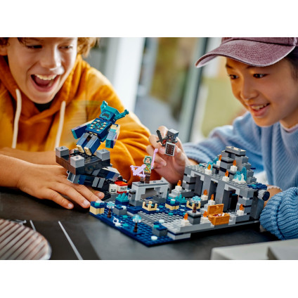 Конструктор LEGO Minecraft 21246 Битва в глубинной тьме