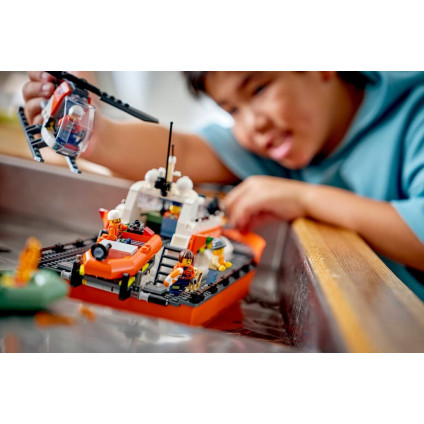 Конструктор LEGO City 60504 Спасательный катер и вертолет береговой охраны