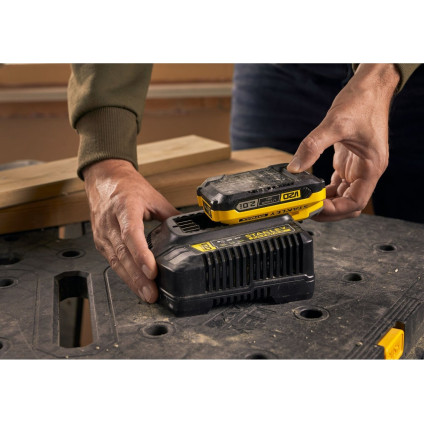 Аккумулятор с зарядным устройством Stanley SFMCB12D2 (18В/2x2 Ah + 18В)